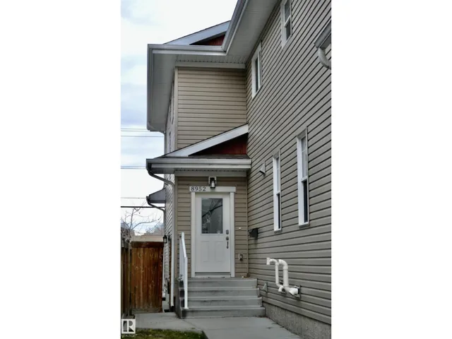 8952 81 AV NW, Edmonton, Alberta T6C0W8