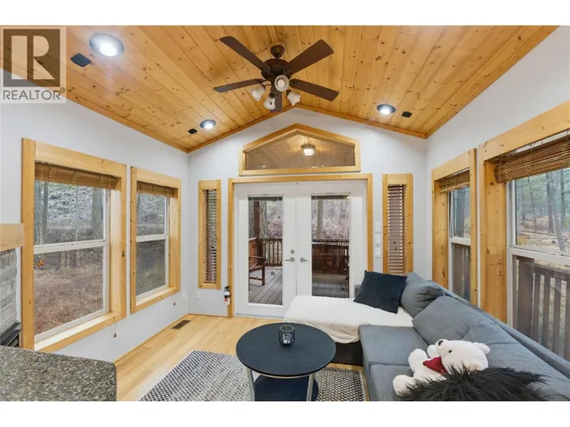 4835 Paradise Valley Drive Unit# 40, Peachland, British Columbia V0H1X3