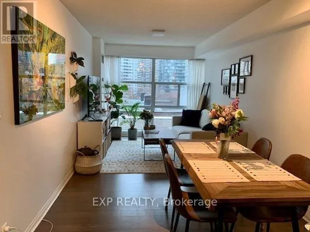 809 - 11 ST. JOSEPH STREET, Toronto (Bay Street Corridor), Ontario M4Y3G4