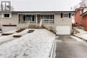 17 DIXINGTON CRESCENT, Toronto (Kingsview Village-The Westway), Ontario M9P2K3