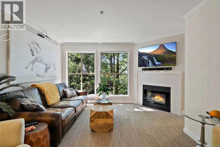 305 3363 Glasgow Ave, Saanich, British Columbia V8X1M5