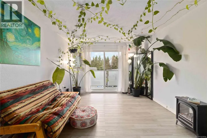 312 3252 Glasgow Ave, Saanich, British Columbia V8X1M2