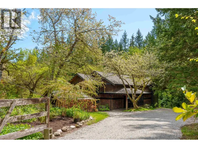 1531 LOCKYER ROAD, Roberts Creek, British Columbia V0N2W1