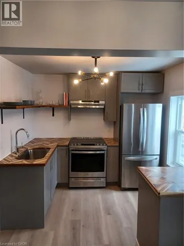 94 EAST 35TH Street Unit# 2, Hamilton, Ontario L8V3Y1