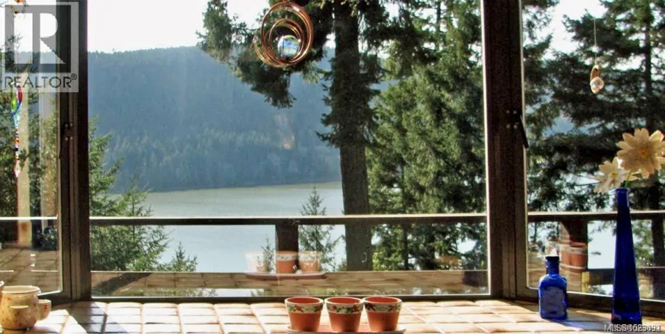 250 South Bank Dr, Salt Spring, British Columbia V8K1M7