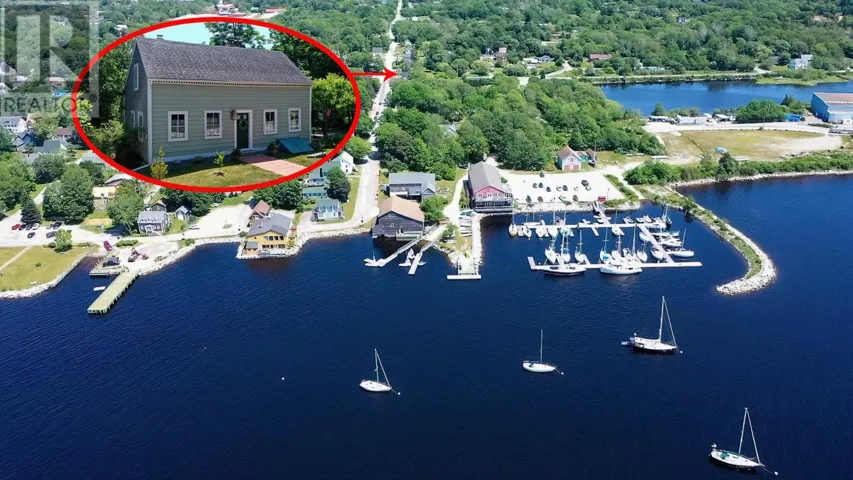 17 George Street, Shelburne, Nova Scotia B0T1W0