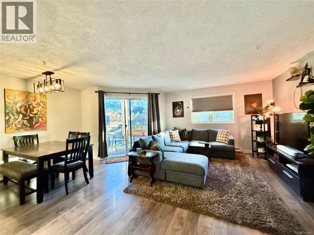 302 1694 Cedar Hill Cross Rd, Saanich, British Columbia V8P2P7