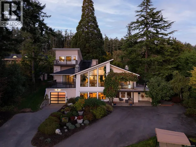 11321 Chalet Rd, North Saanich, British Columbia V8L5M1