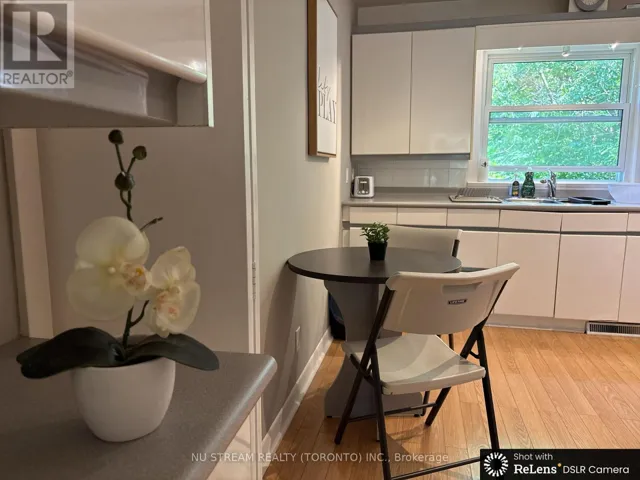 5 BASSWOOD ROAD, Toronto (Willowdale West), Ontario M2N2N2