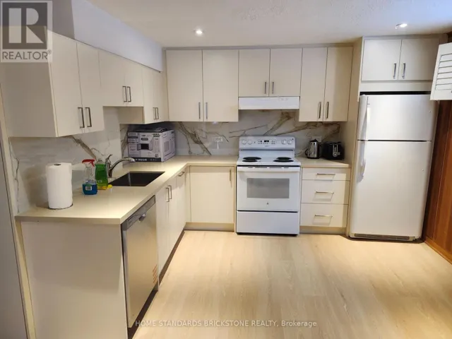 BASEMENT - 11 WARLOCK CRESCENT, Toronto (Bayview Woods-Steeles), Ontario M2K2H8