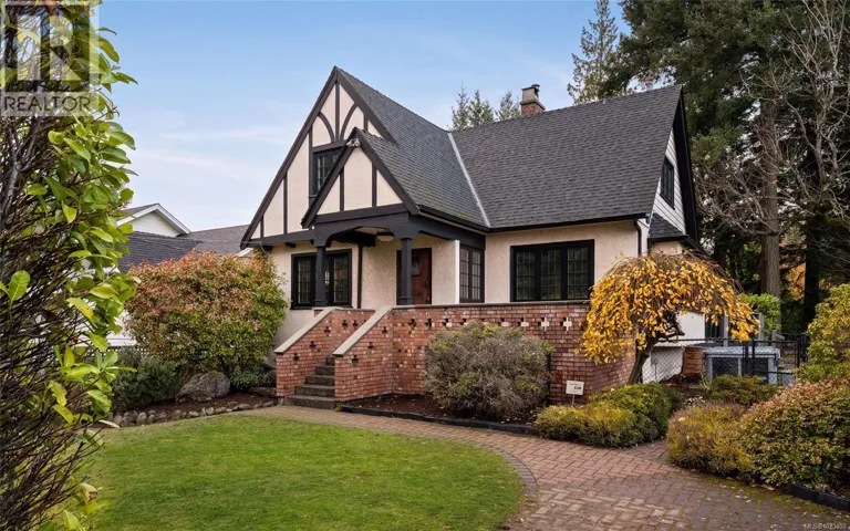 5208 Del Monte Ave, Saanich, British Columbia V8Y1X2