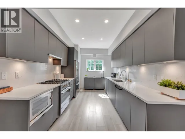 207 678 FAIRVIEW STREET, Coquitlam, British Columbia V3J0N1