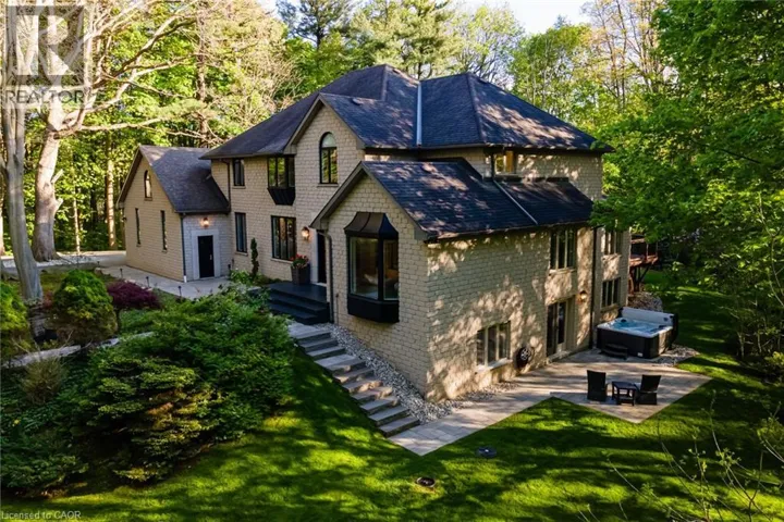 18 ELDER Crescent, Ancaster, Ontario L0R1R0