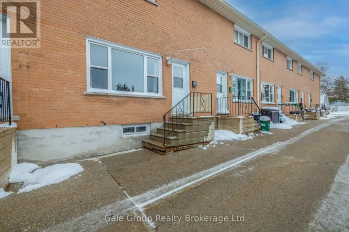 11 - 78 BEE STREET, Woodstock (Woodstock - South), Ontario N4S3Z3