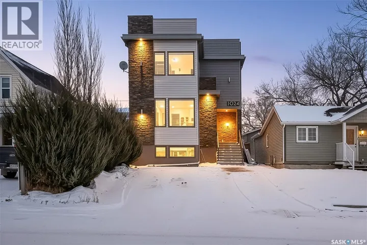 1024 Hochelaga STREET W, Moose Jaw, Saskatchewan S6H2H9