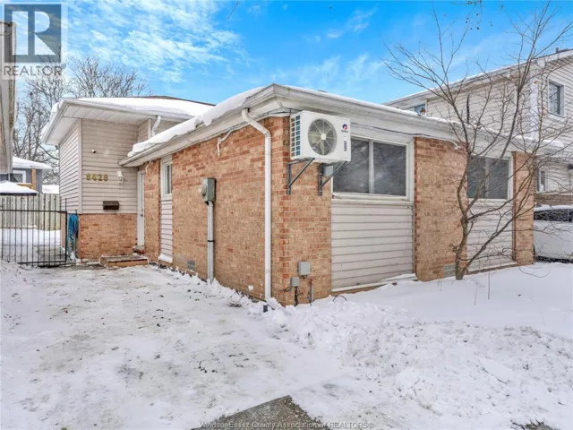 8428 DARLINGTON, Windsor, Ontario N8S4M2