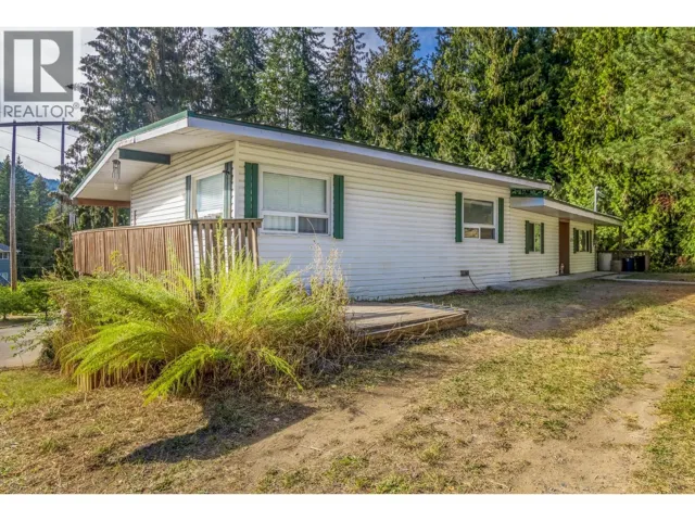 5246 Mayfair Road SE, Salmon Arm, British Columbia V1E2P8