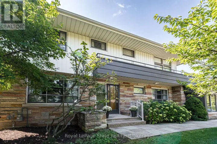 6 FREELAND COURT, Hamilton (Westdale), Ontario L8S3R5