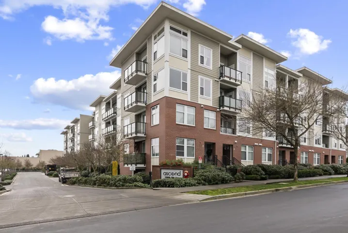 221 15956 86A AVENUE, Surrey, British Columbia V4N6N8