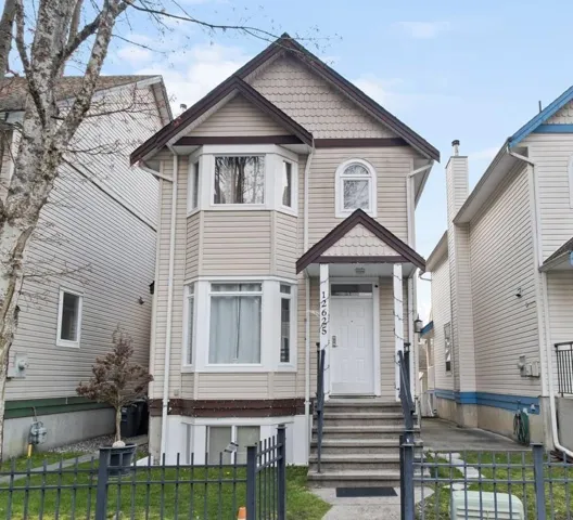 12625 HAMPTON COURT, Surrey, British Columbia V3W1N2