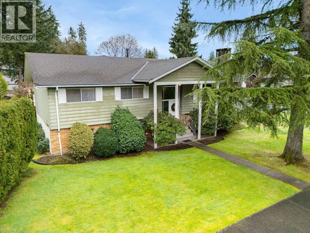 3382 FAIRLAND COURT, Burnaby, British Columbia V5A3B8