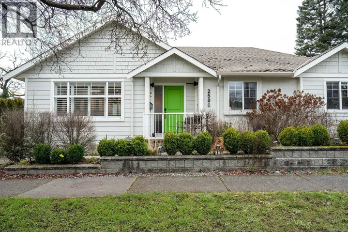 2508 Shakespeare St, Victoria, British Columbia V8R4G5