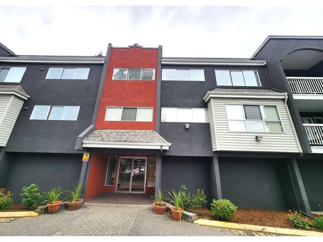 102 5664 200 STREET, Langley, British Columbia V3A1M8