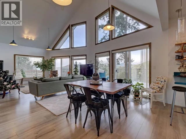 5280 CECIL HILL ROAD, Madeira Park, British Columbia V0N2H1