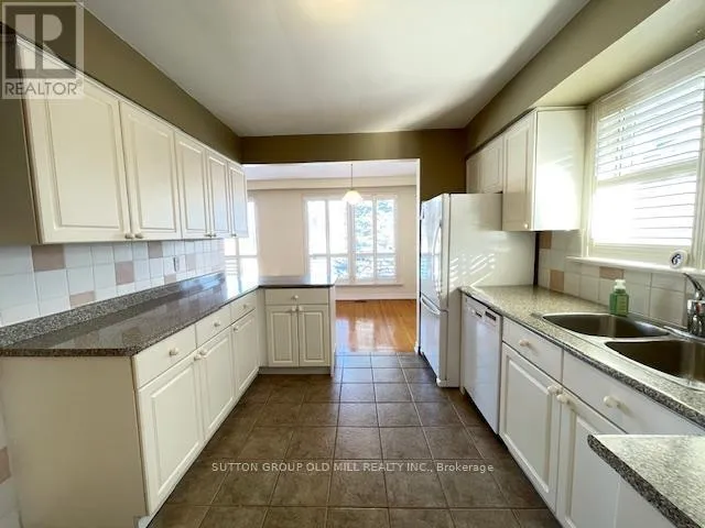 37 TAPLEY DRIVE, Toronto (Willowridge-Martingrove-Richview), Ontario M9R3P2