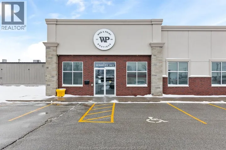 319B TALBOT STREET North, Essex, Ontario N8M2E1