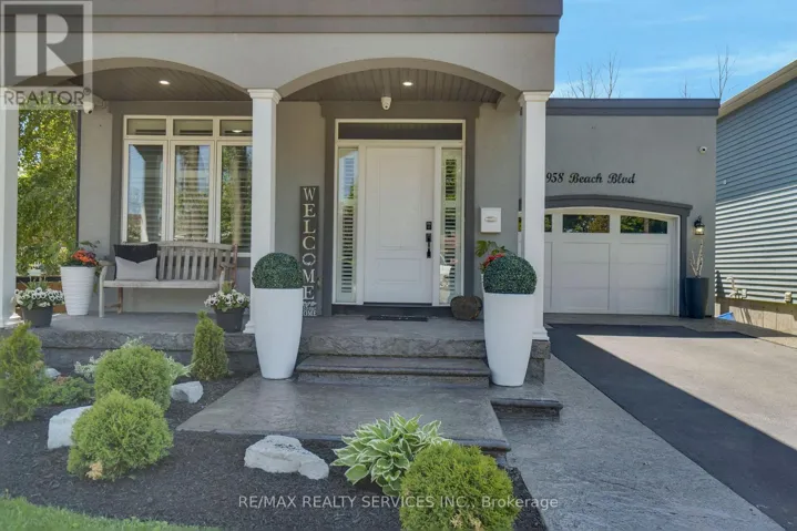 958 BEACH BOULEVARD, Hamilton (Hamilton Beach), Ontario L8H6Z4