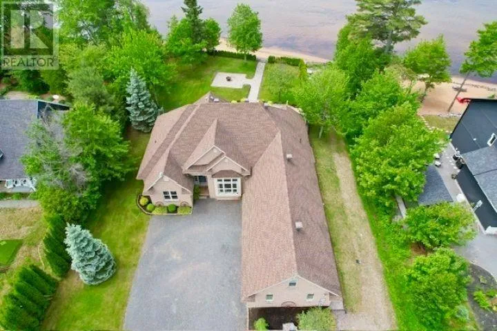 857 Sunnyside Beach RD, Sault Ste. Marie, Ontario P6A6K4