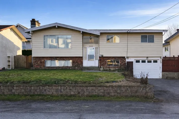 32052 MELMAR AVENUE, Abbotsford, British Columbia V2T1E6