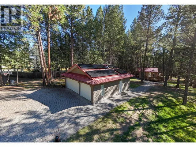 3306 PALMER Road, Baynes Lake, British Columbia V0B1T4