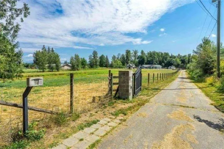 4102 LEFEUVRE ROAD, Abbotsford, British Columbia V4X1N8