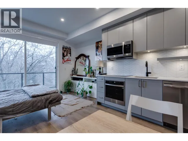 1274 Devonshire Avenue Unit# 307 Lot# 32, Kelowna, British Columbia V1Y0M7