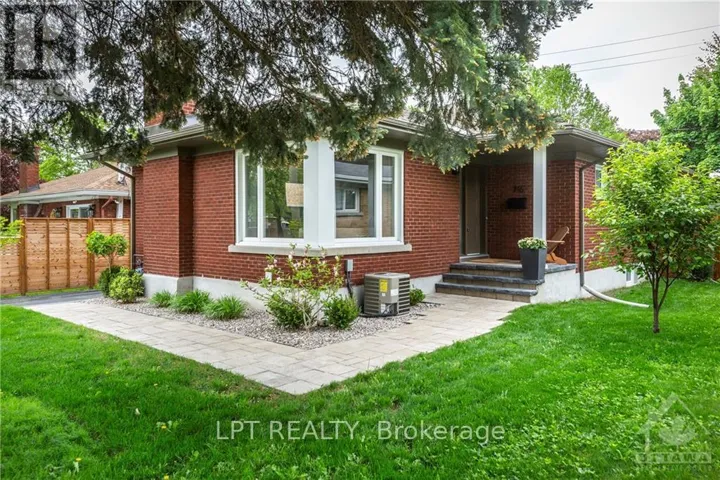 716 CHAPMAN BOULEVARD, Ottawa, Ontario K1G1T6