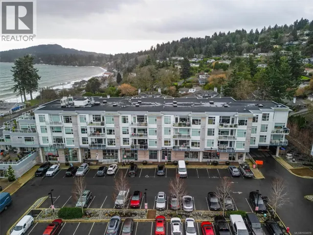 203 5118 Cordova Bay Rd, Saanich, British Columbia V8X1R1