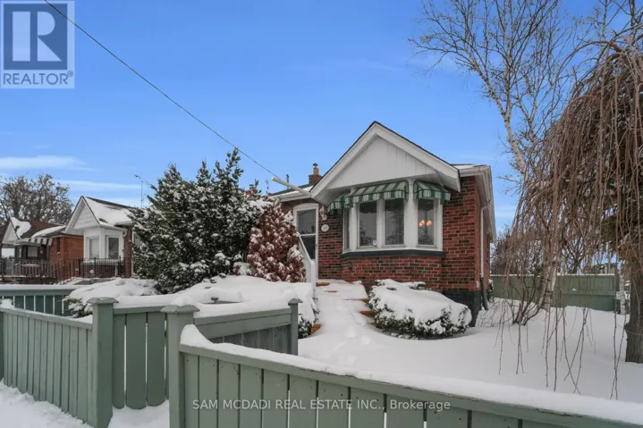 319 COSBURN AVENUE, Toronto (Danforth Village-East York), Ontario M4J2N1