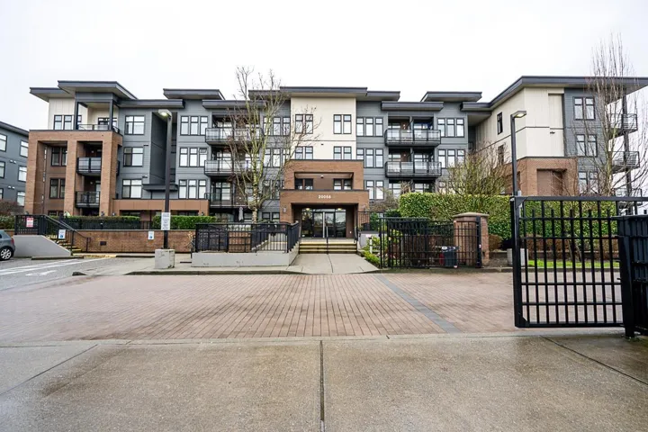 103 20058 FRASER HIGHWAY, Langley, British Columbia V3A0E5