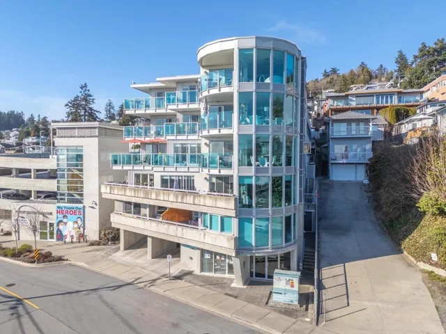 202 14955 VICTORIA AVENUE, White Rock, British Columbia V4B1G2