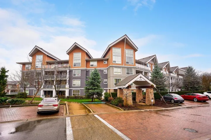 117 6480 194 STREET, Surrey, British Columbia V4N6J9