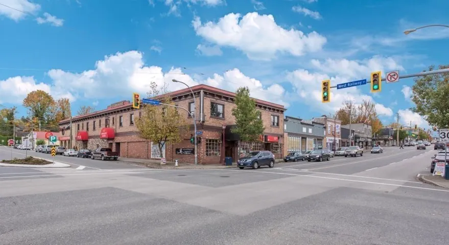 101 33790 ESSENDENE AVENUE, Abbotsford, British Columbia V2S2H2