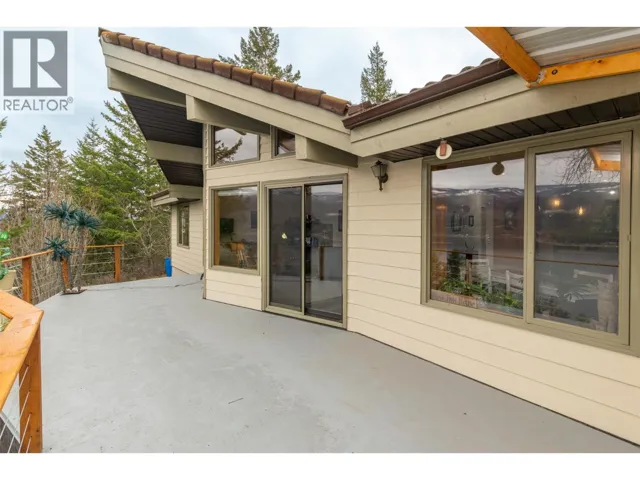 587 Mavis Drive, Sorrento, British Columbia V0E2W1