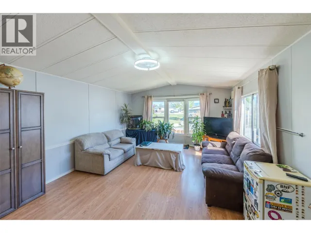 3999 Skaha Lake Road Unit# 27, Penticton, British Columbia V2A6J7