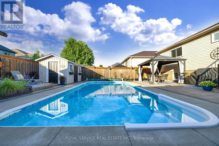 6 GOODWIN AVENUE, Clarington (Bowmanville), Ontario L1C4Z4