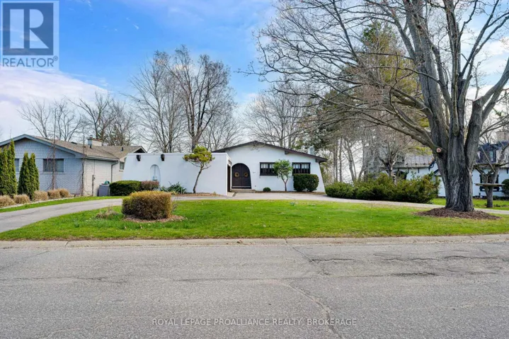 807 WARTMAN AVENUE, Kingston (City SouthWest), Ontario K7M4M3