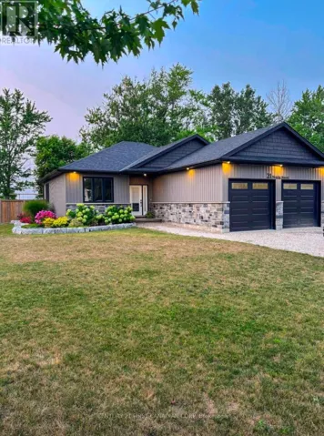21 MIDDLE STREET, South Huron (Stephen), Ontario N0M1M0