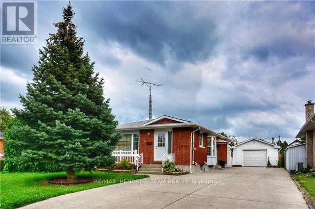 LOWER - 14 RENDALE AVENUE, St. Catharines (Carlton/Bunting), Ontario L2M6G1