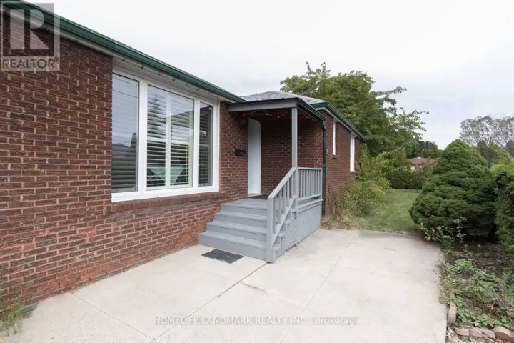2 COLLINSON BOULEVARD, Toronto (Clanton Park), Ontario M3H3B8